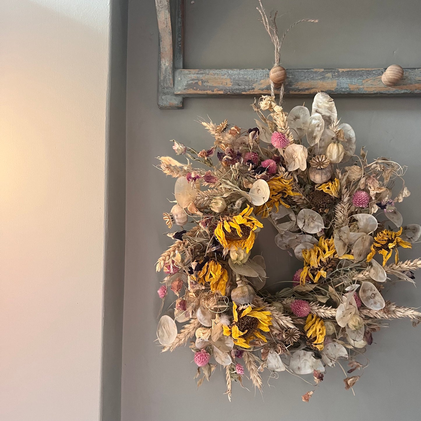 Spring Dried Flower Wreath: Farmhouse Decor (25x25cm)
