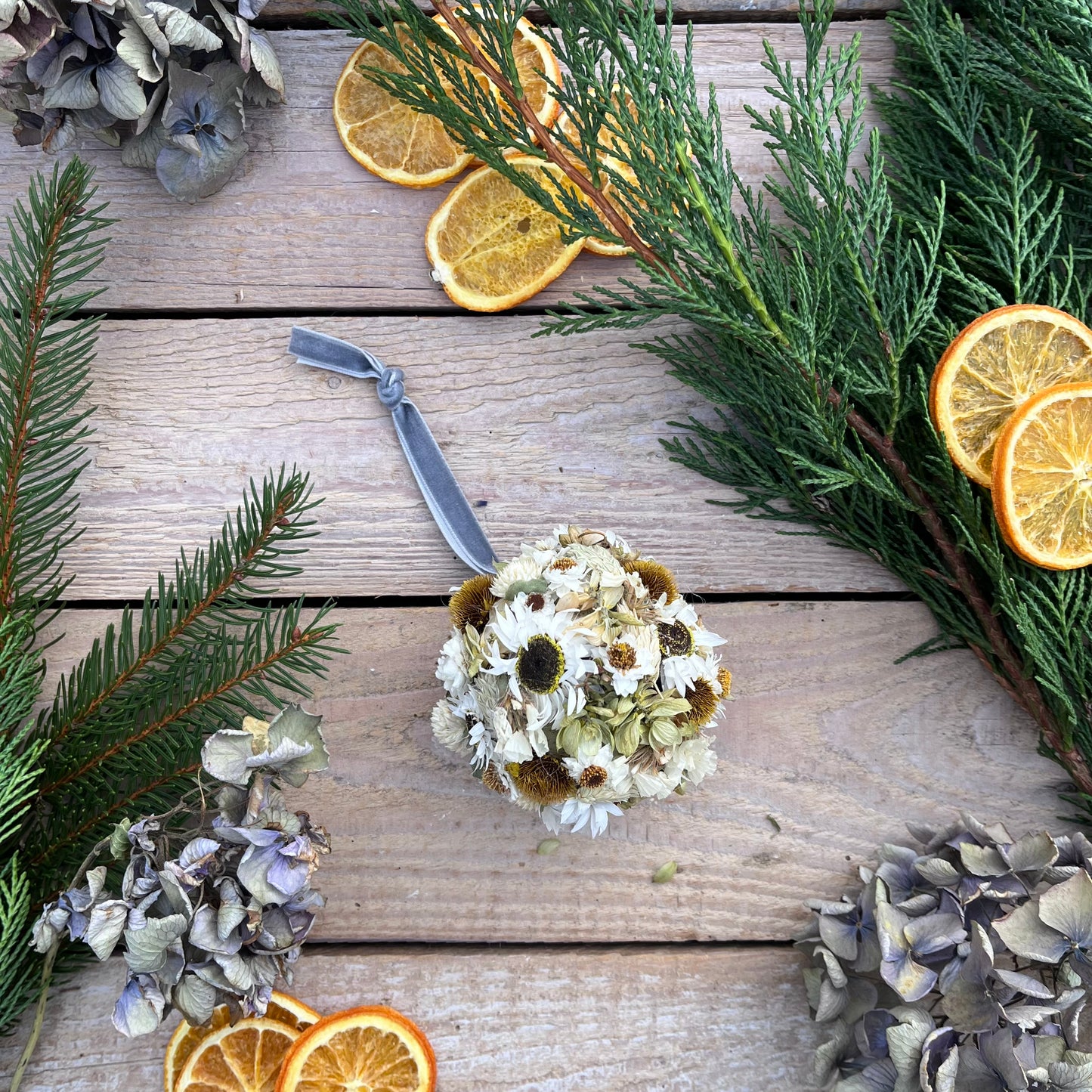 Dried flower baubles | Flower baubles | Flower decorations | Cottage Core | Easter decorations | Country living | Country living Christmas