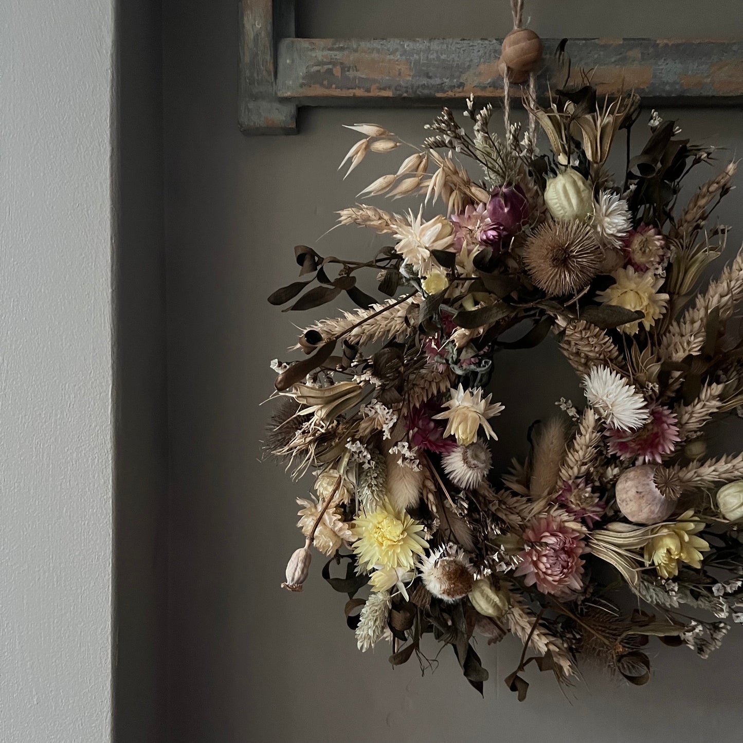 Summer Dried Flower Wreath: Farmhouse home Decor, 25cm