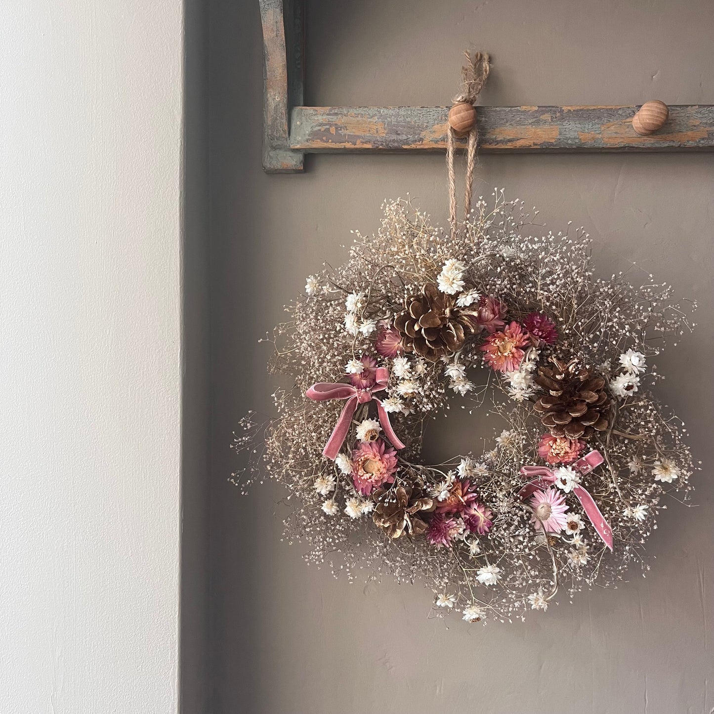 Summer Dried Flower Wreath: Farmhouse Decor (25cm)