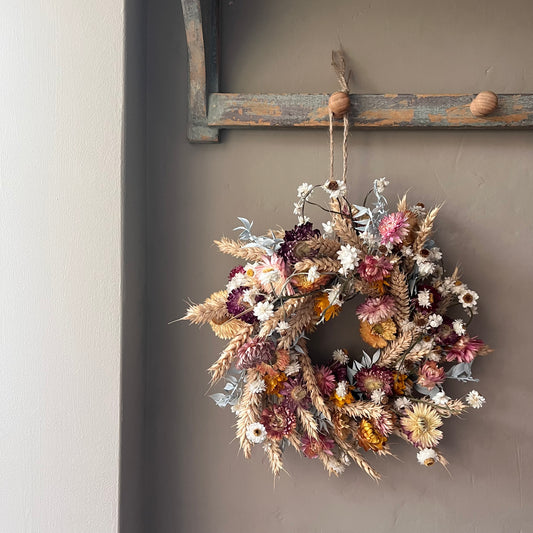 Dried Flower Wreath: Farmhouse Style Everlasting Floral Display 25cm