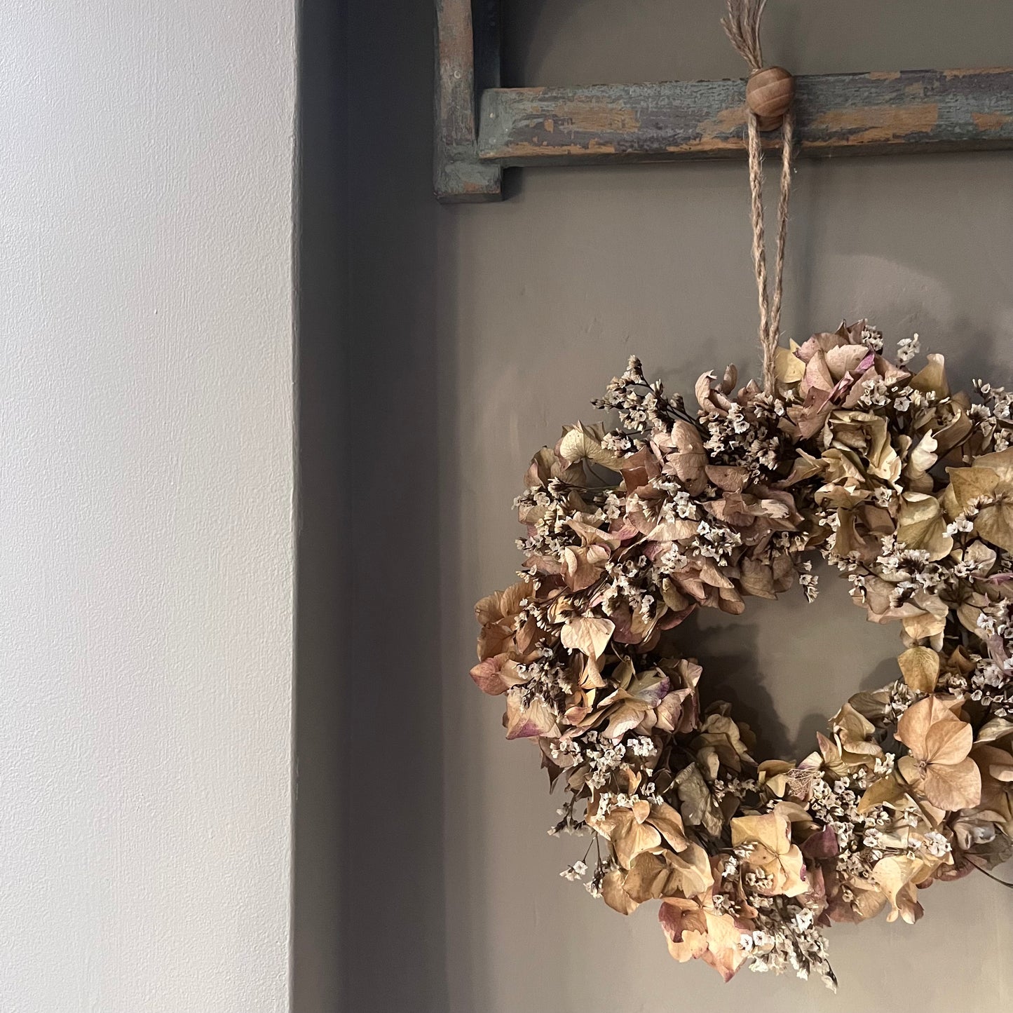 Dried Flower Wreath | Farmhouse Home Decor (22cm)