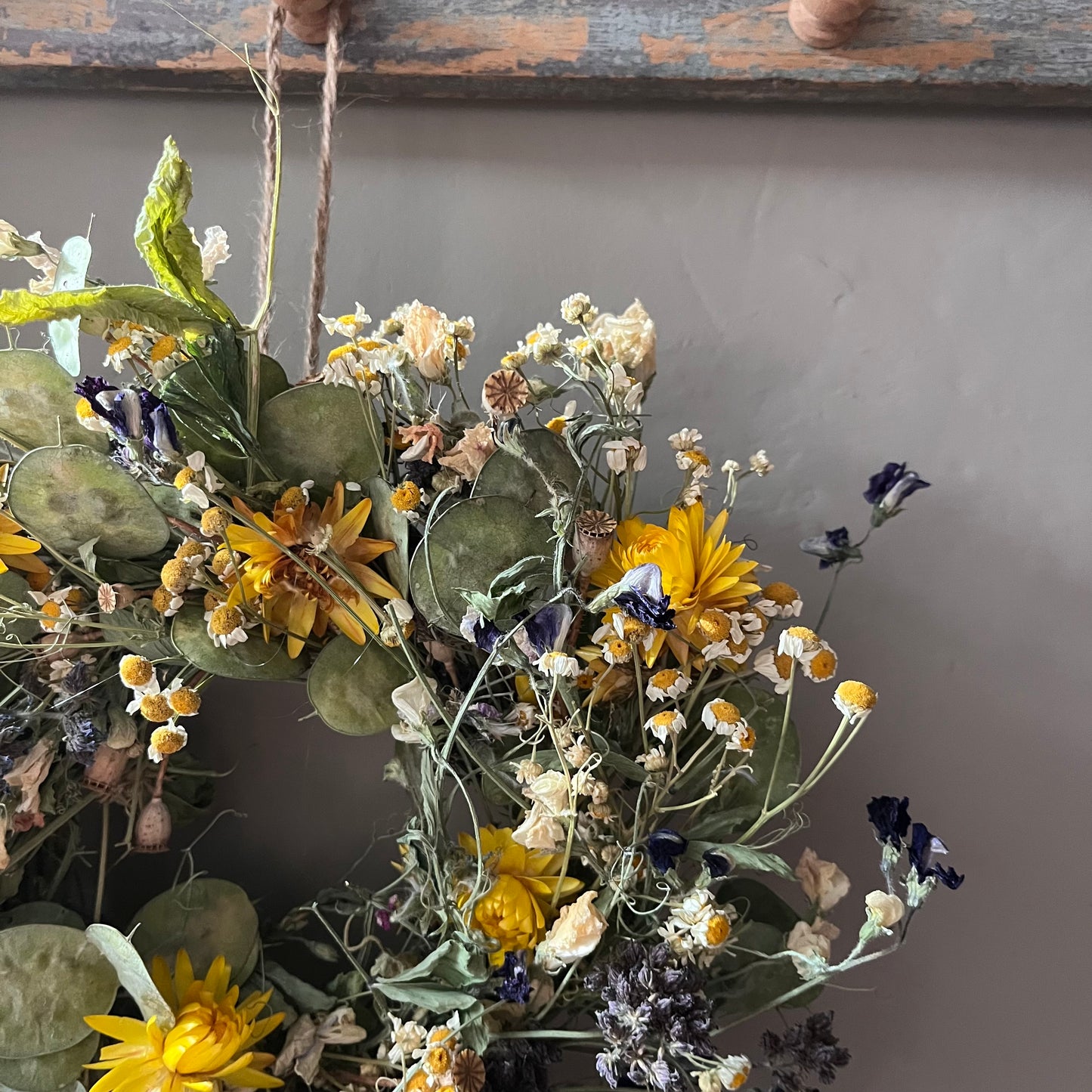 Dried Flower Wreath: Farmhouse Style Everlasting Floral Display- 25cm
