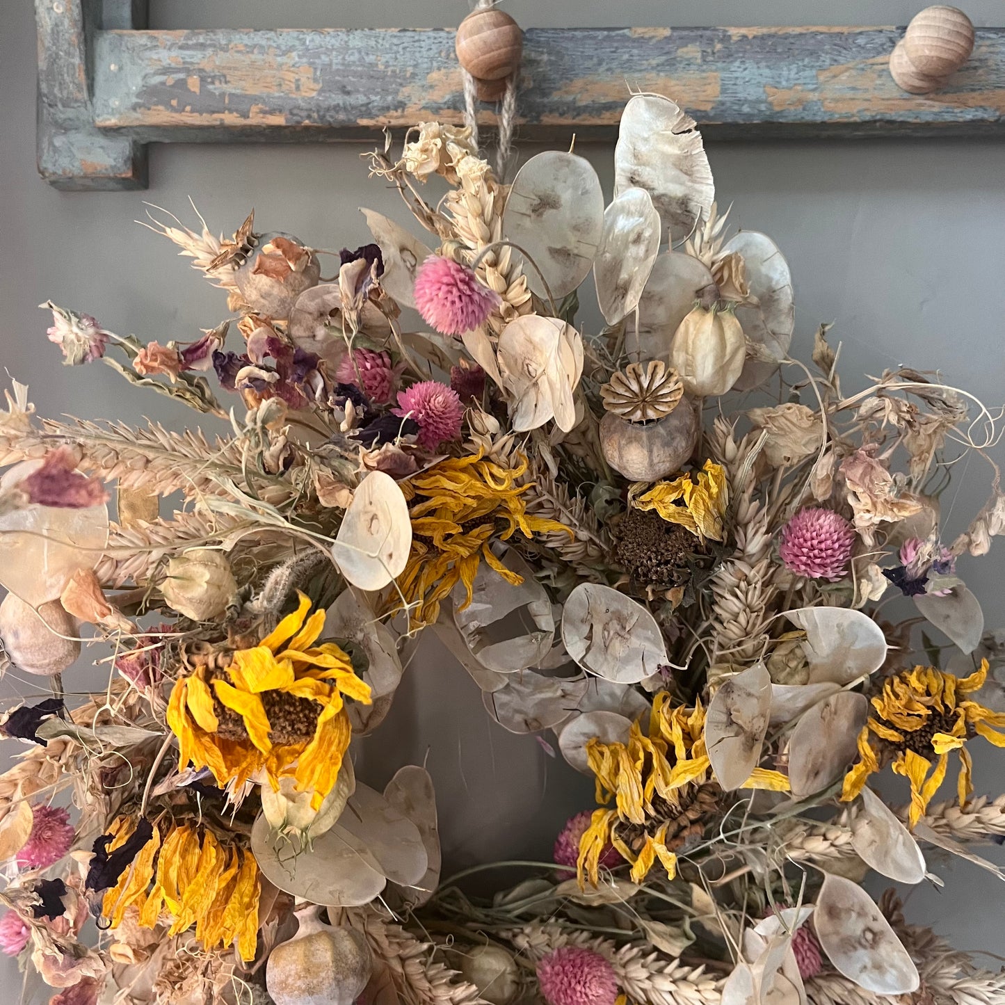 Spring Dried Flower Wreath: Farmhouse Decor (25x25cm)
