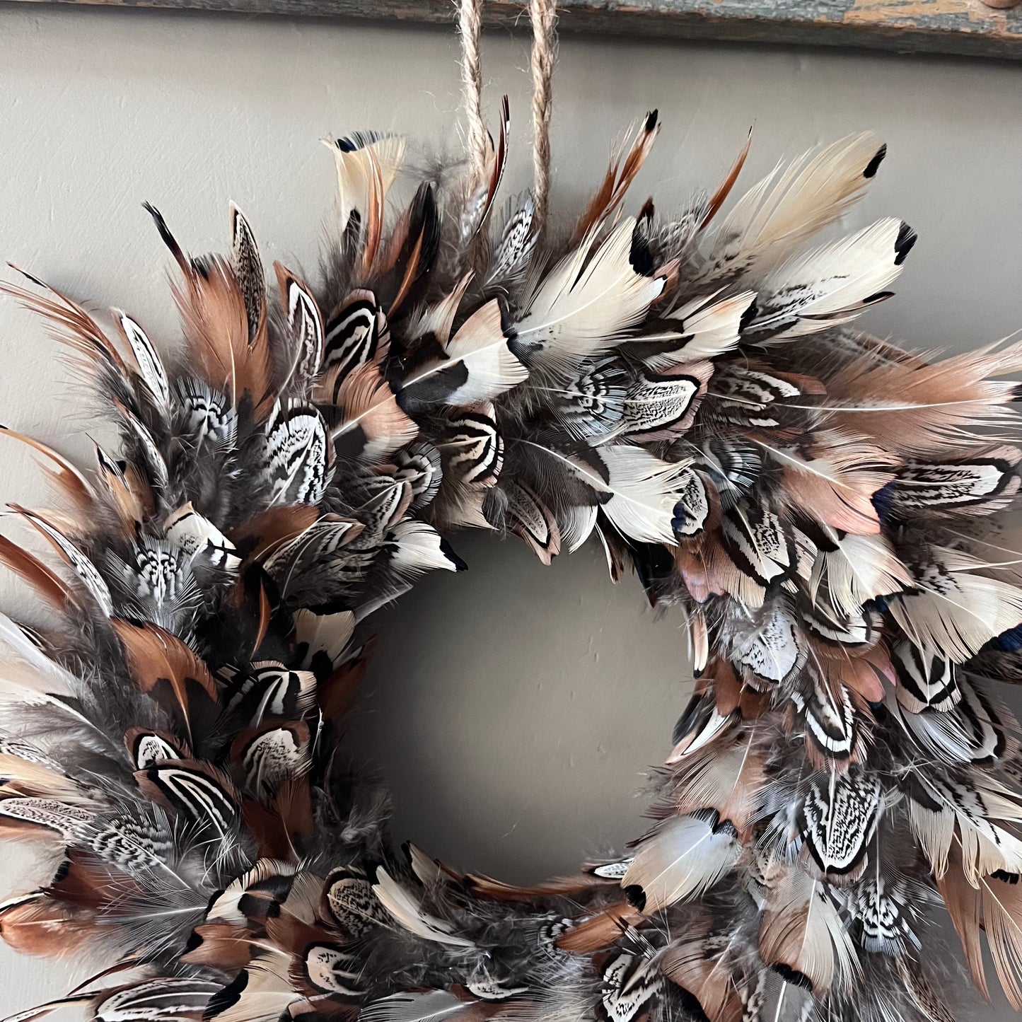 Handcrafted Mixed Pheasant Feather Wreath - Farmhouse Decor (20-25cm)