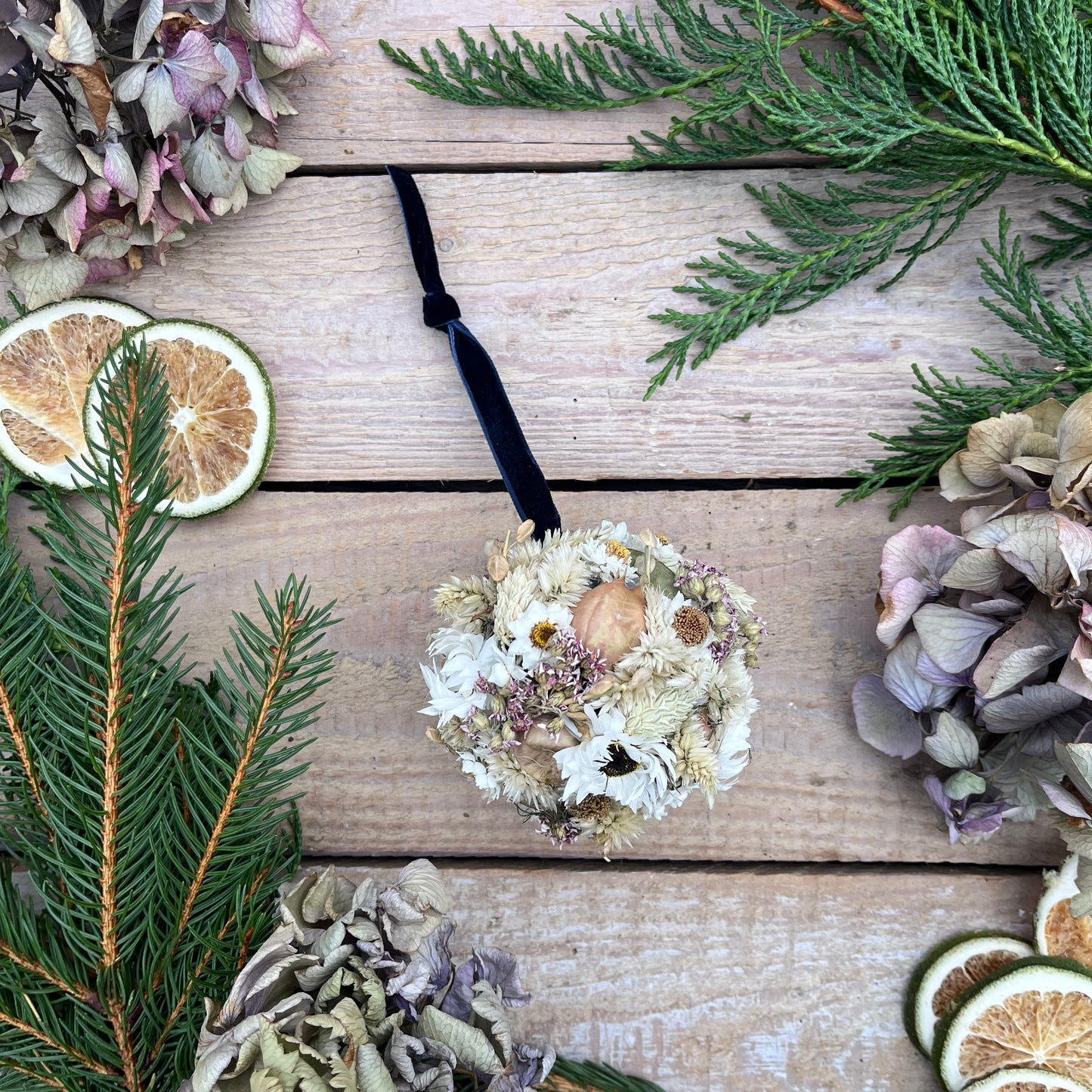 Dried flower baubles | Flower baubles | Flower decorations | Floral tree décor | Tree decorations | Farmhouse Christmas | Seasonal décor