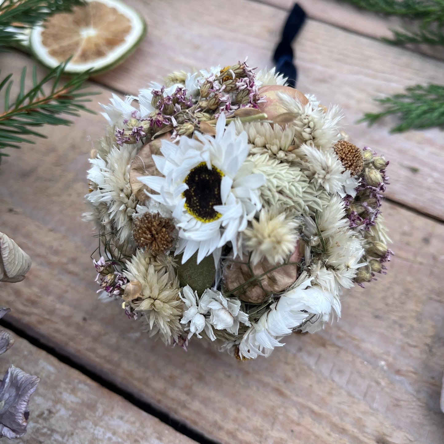 Dried flower baubles | Flower baubles | Flower decorations | Floral tree décor | Tree decorations | Farmhouse Christmas | Seasonal décor