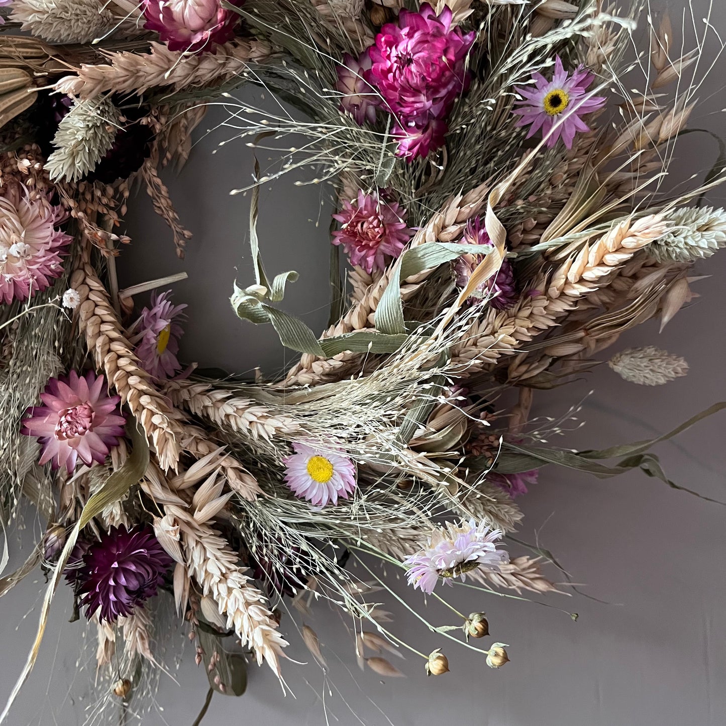 Spring Dried Flower Wreath: Farmhouse Decor (25x25cm)