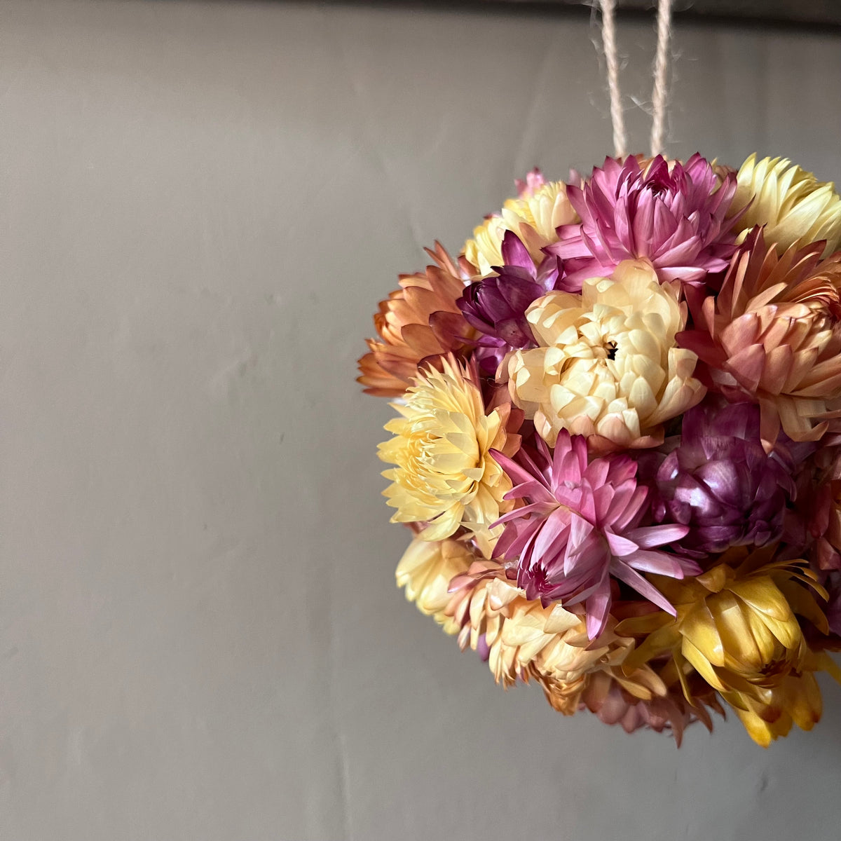 Dawn Dried flower bauble