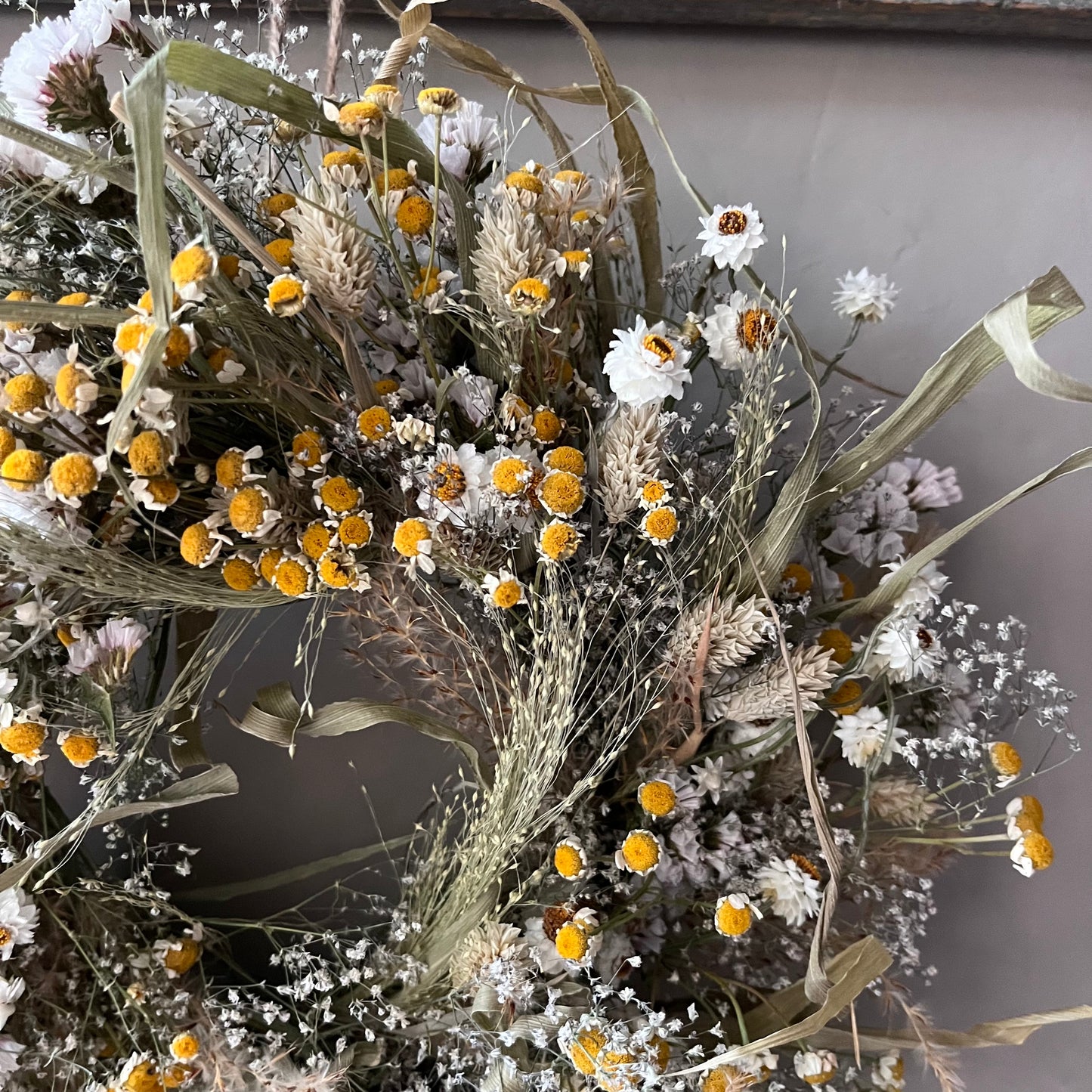 Handcrafted Dried Flower Wreath | Farmhouse Spring Wall Hanging (25cm)