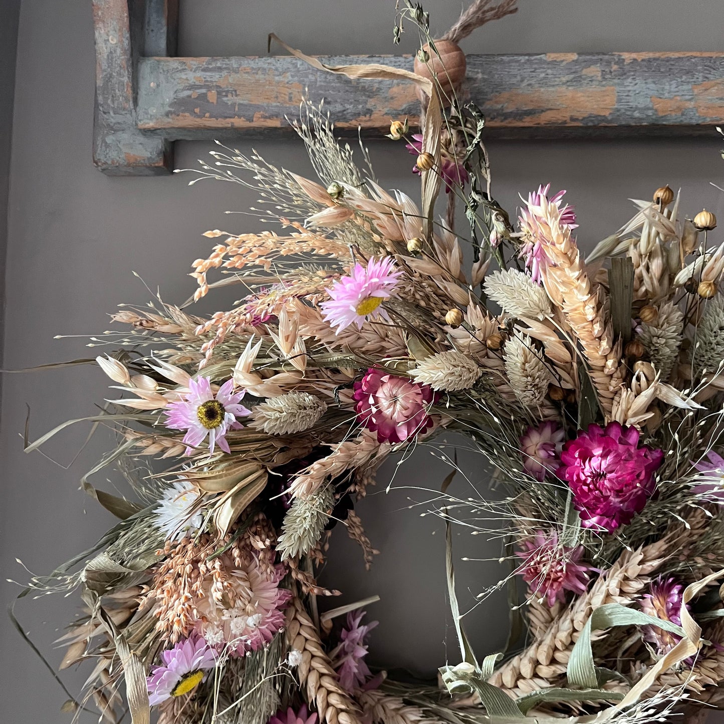Spring Dried Flower Wreath: Farmhouse Decor (25x25cm)