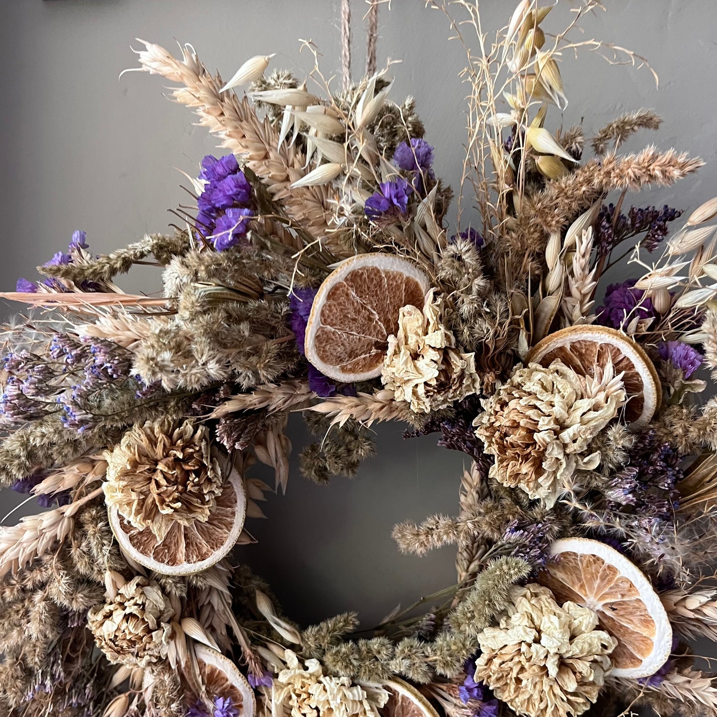 Dried Flower Wreath: Farmhouse Style Everlasting Floral Display 25cm