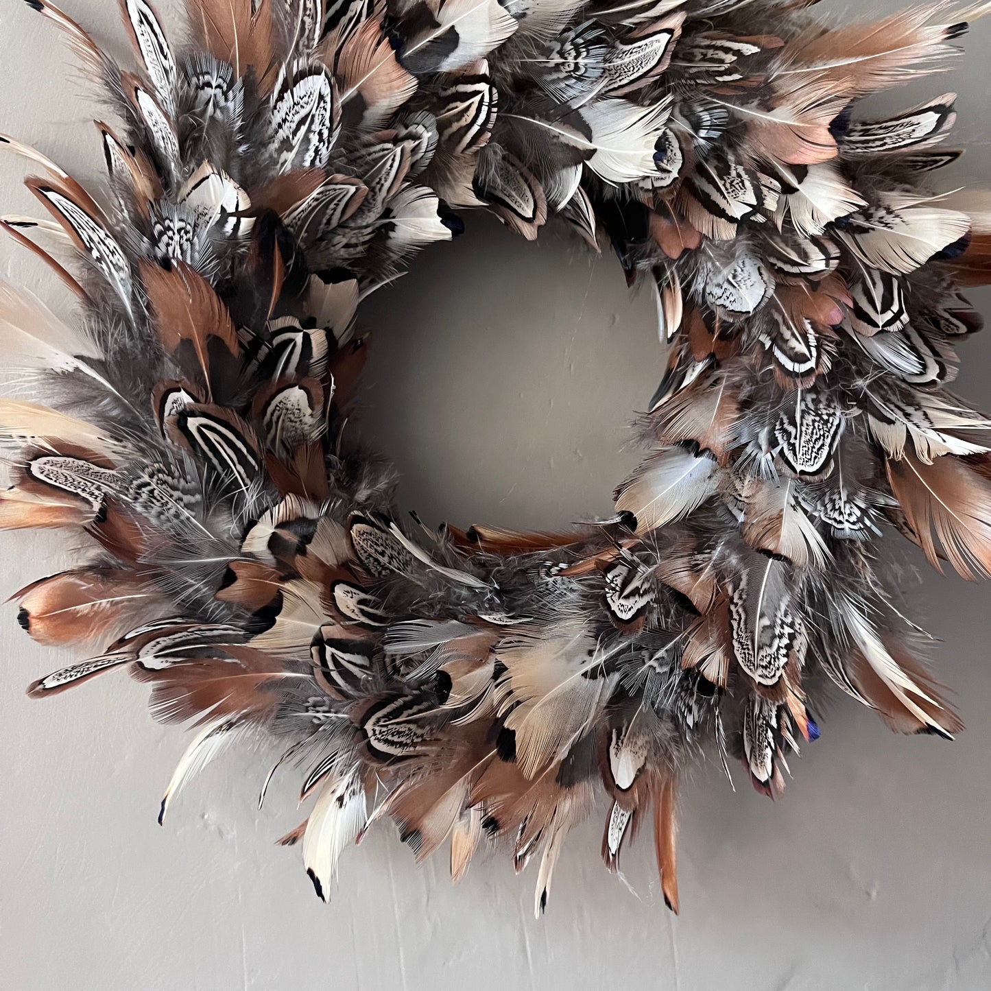 Handcrafted Mixed Pheasant Feather Wreath - Farmhouse Decor (20-25cm)