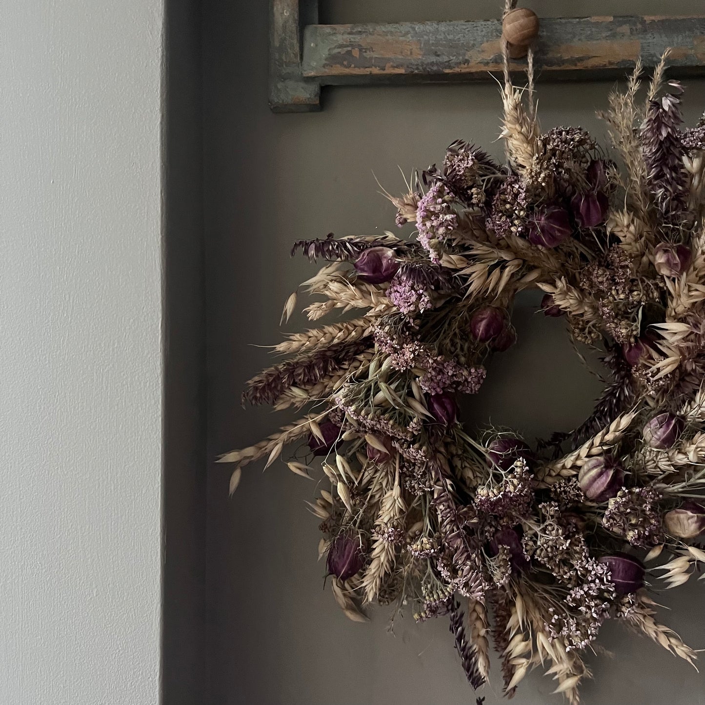 Spring Dried Flower Wreath: Farmhouse Decor (25x25cm)