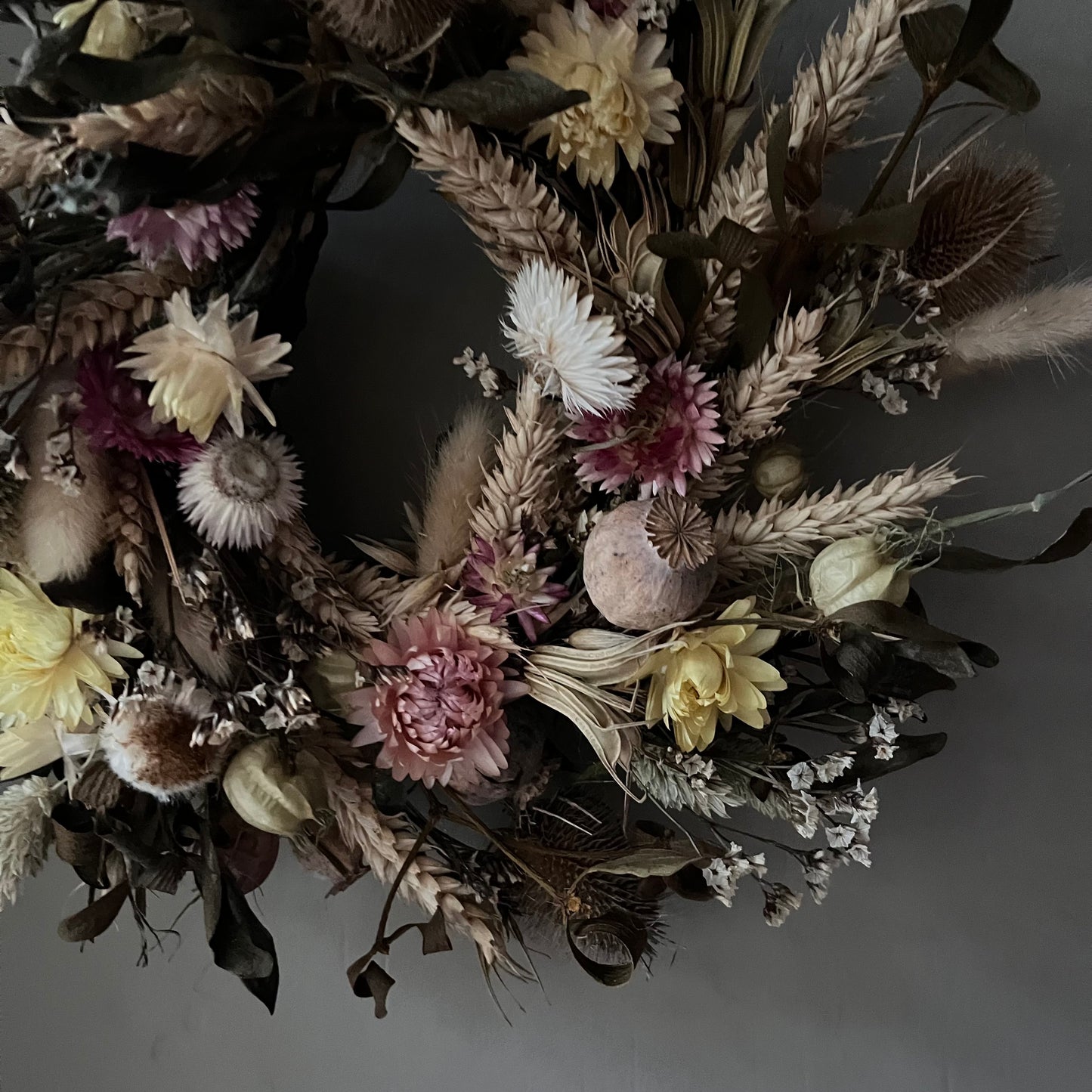 Summer Dried Flower Wreath: Farmhouse home Decor, 25cm
