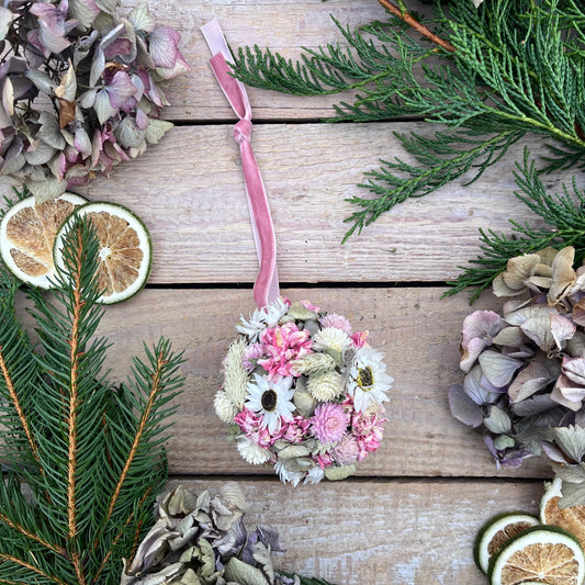 Dried flower baubles | Flower baubles | Flower decorations | Floral tree décor | Tree decorations | Farmhouse Christmas | Seasonal décor