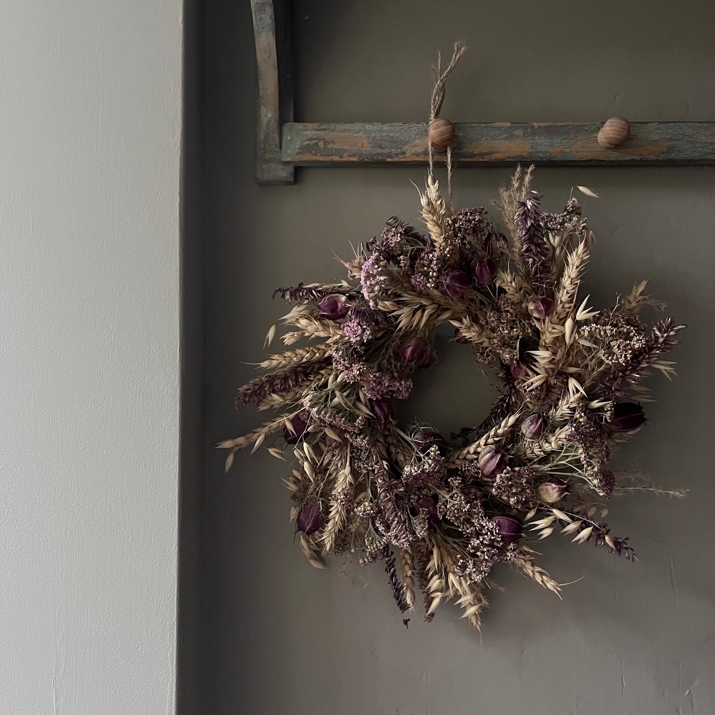 Spring Dried Flower Wreath: Farmhouse Decor (25x25cm)