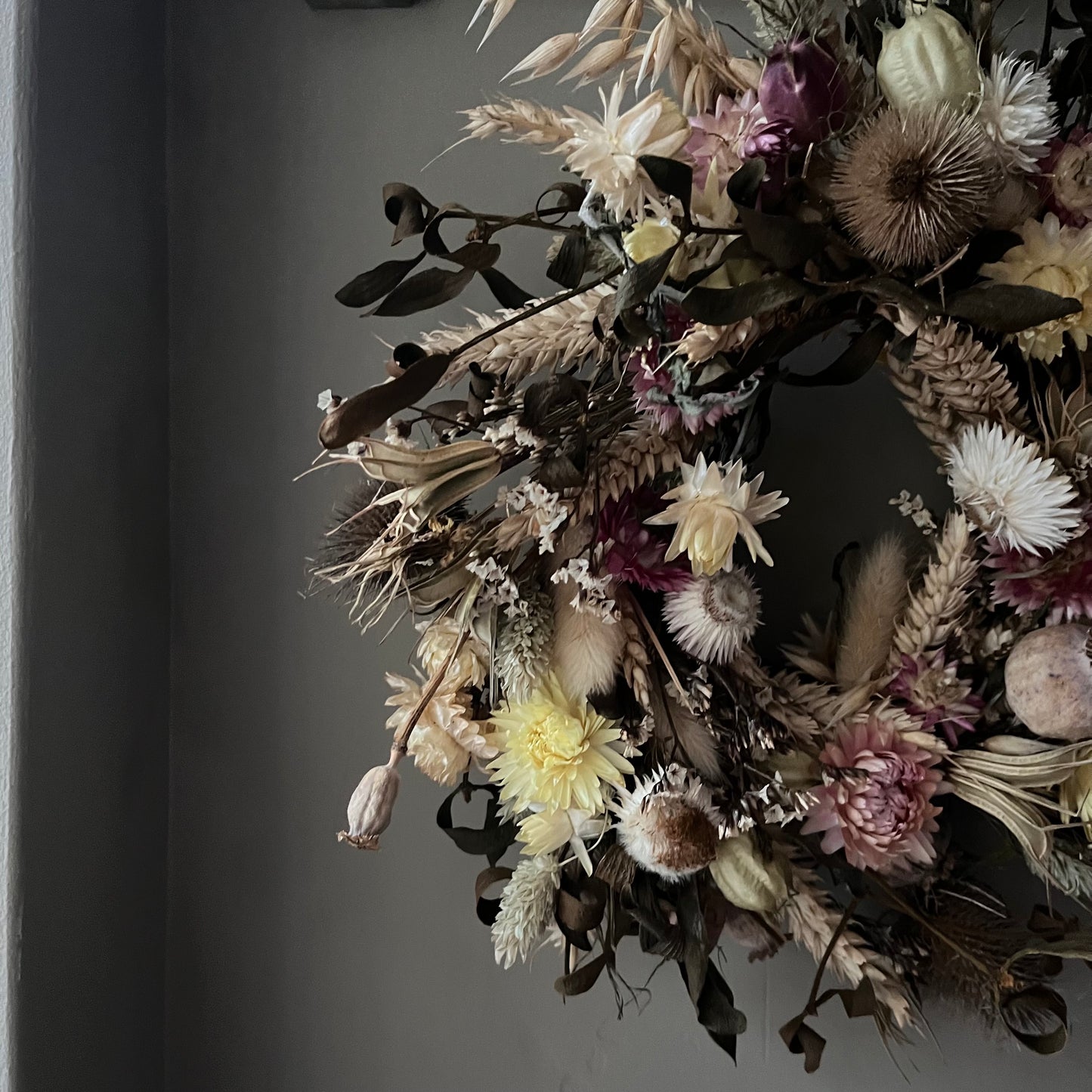 Summer Dried Flower Wreath: Farmhouse home Decor, 25cm