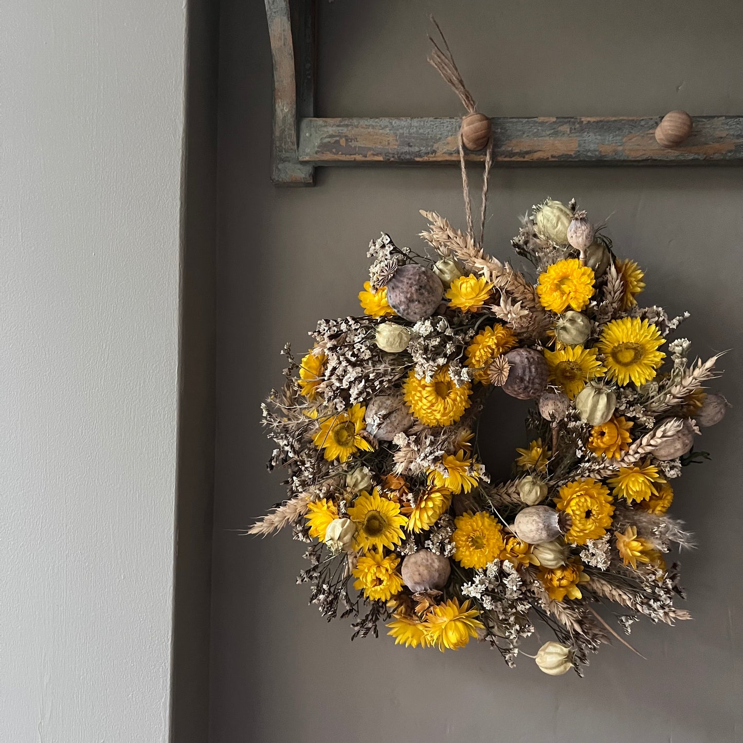 Dried Flower Wreath | Farmhouse Style Spring Decor (25cm)