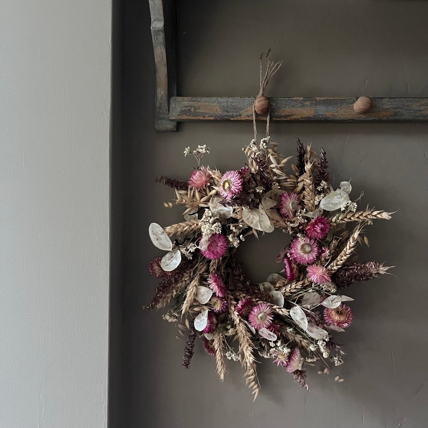Dried Flower Wreath: Pink Everlasting Floral, Farmhouse Decor (25cm)