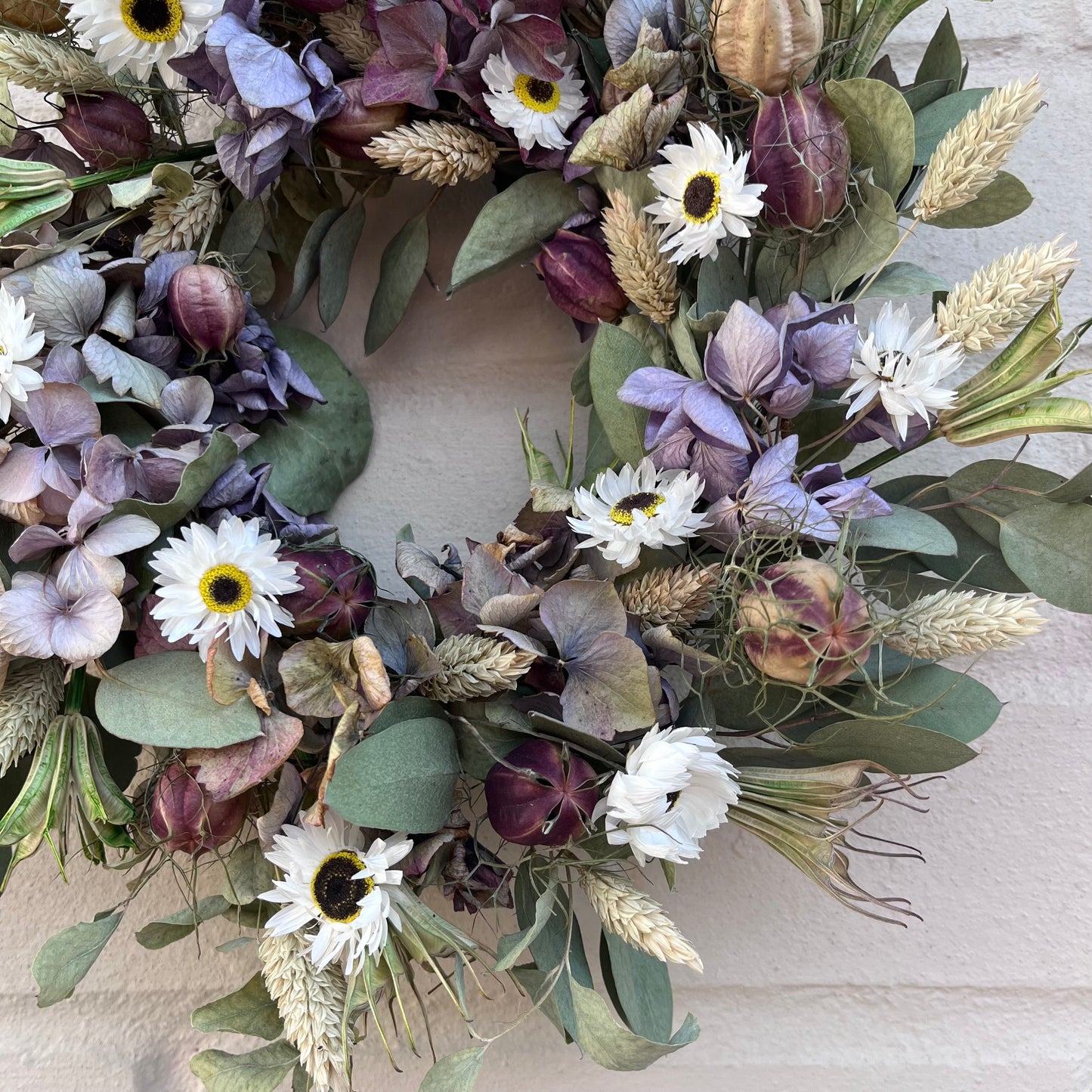 Autumn wreath | Dried flowers | Farmhouse style | Farmhouse home | Country living | Autumnal home styling | Farmhouse wreath | 25x25cm