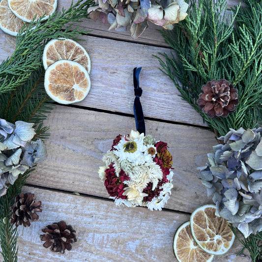 Dried flower baubles | Flower baubles | Farmhouse decorations | Floral tree décor | Tree decorations | Farmhouse Christmas | Seasonal décor