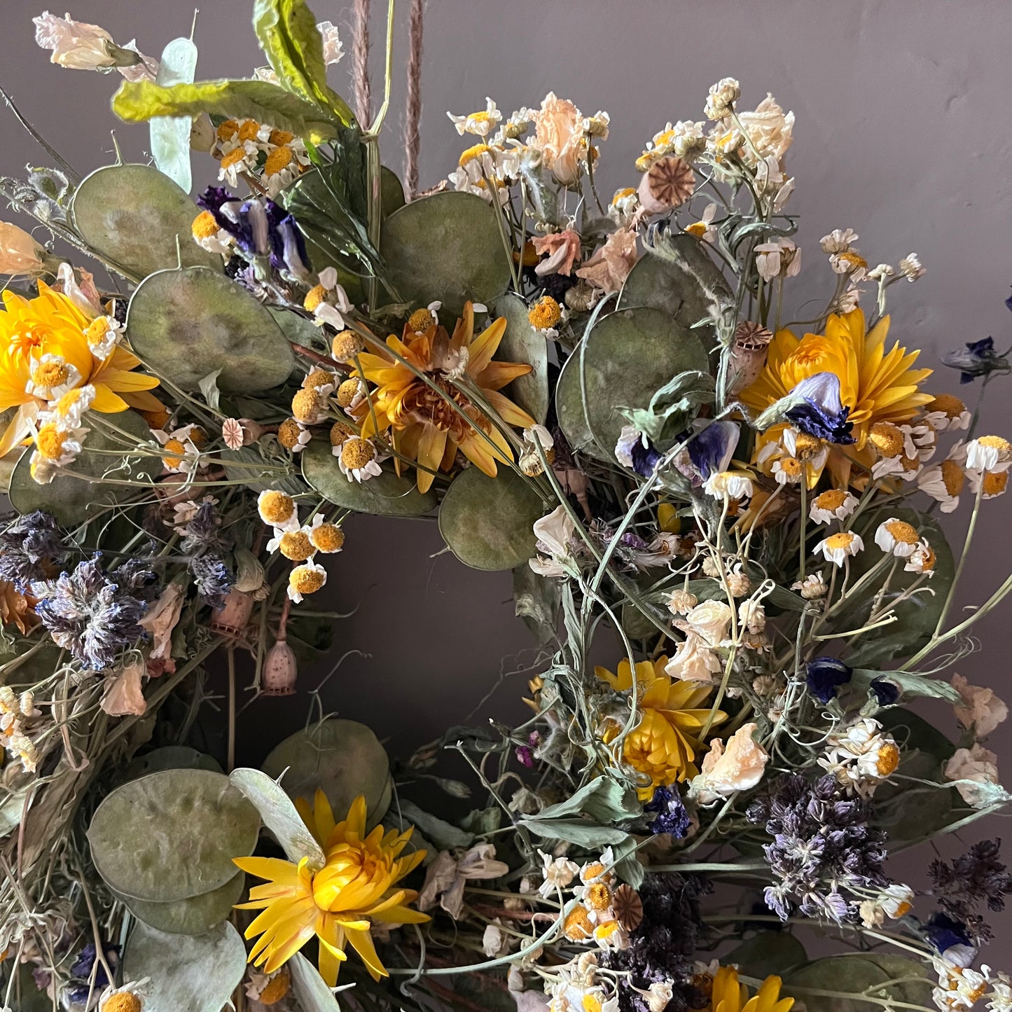 Dried Flower Wreath: Farmhouse Style Everlasting Floral Display- 25cm