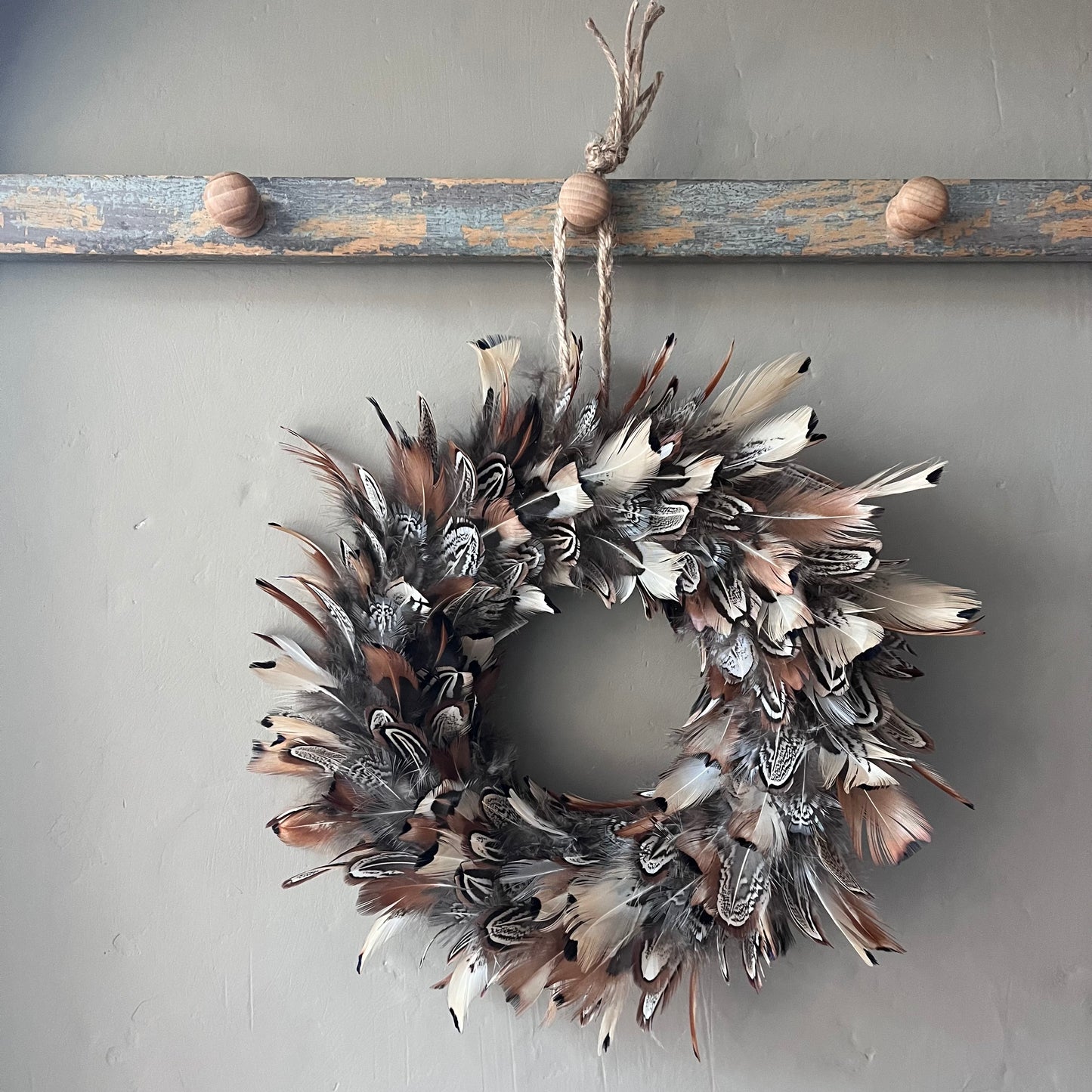 Handcrafted Mixed Pheasant Feather Wreath - Farmhouse Decor (20-25cm)