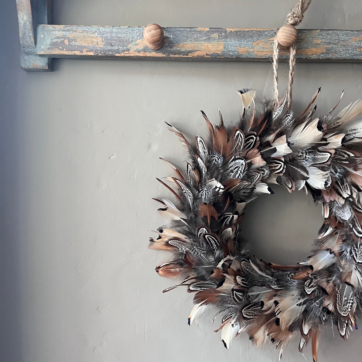 Handcrafted Mixed Pheasant Feather Wreath - Farmhouse Decor (20-25cm)