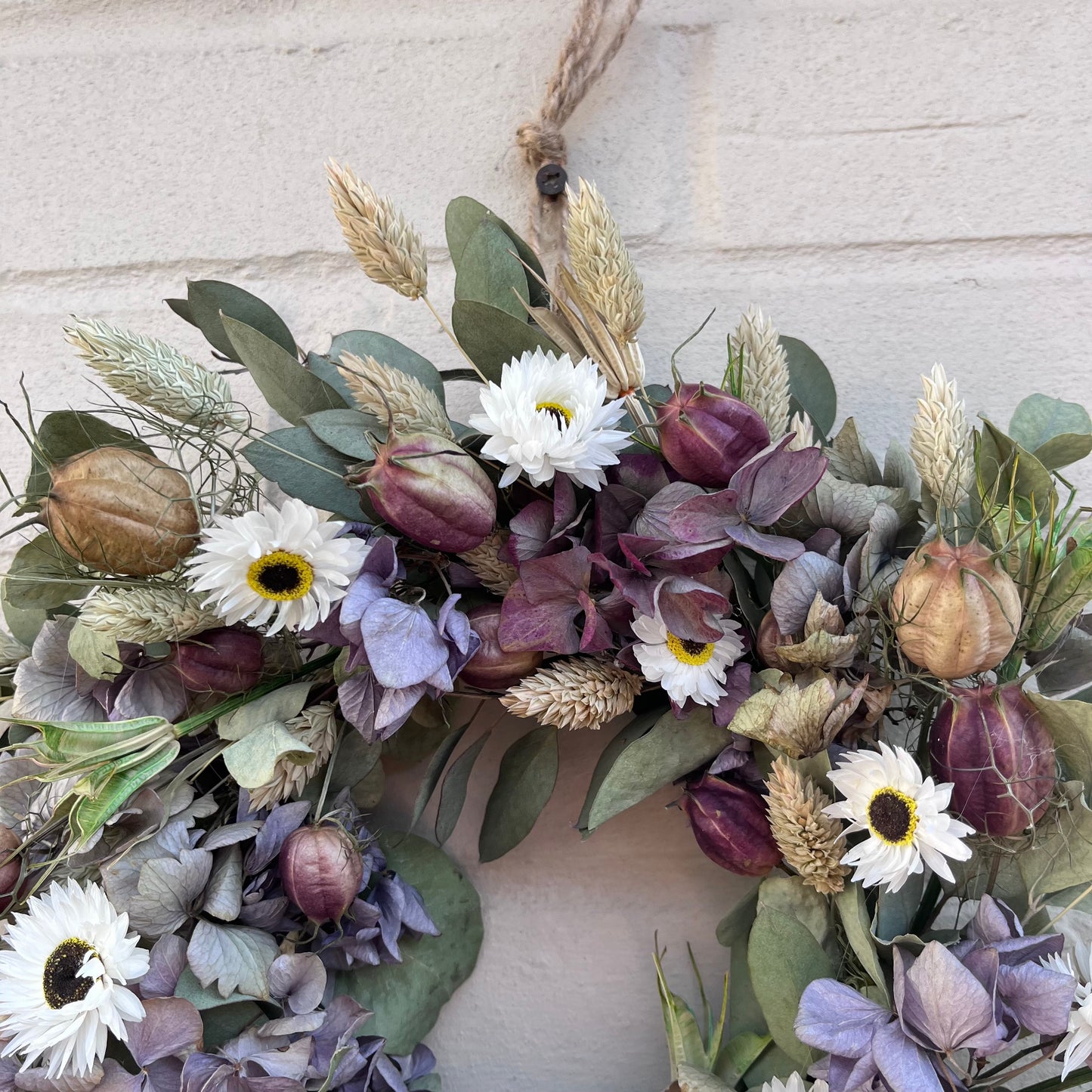 Autumn wreath | Dried flowers | Farmhouse style | Farmhouse home | Country living | Autumnal home styling | Farmhouse wreath | 25x25cm