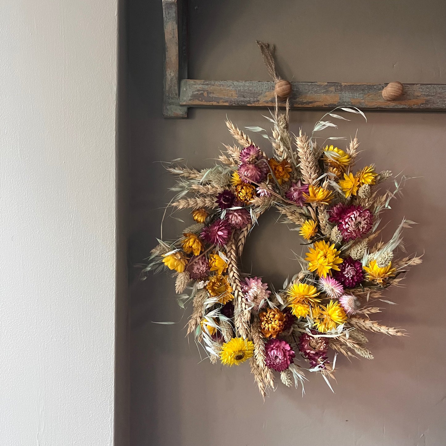 Colorful Dried Flower Wreath | Spring Decor (25x25cm)