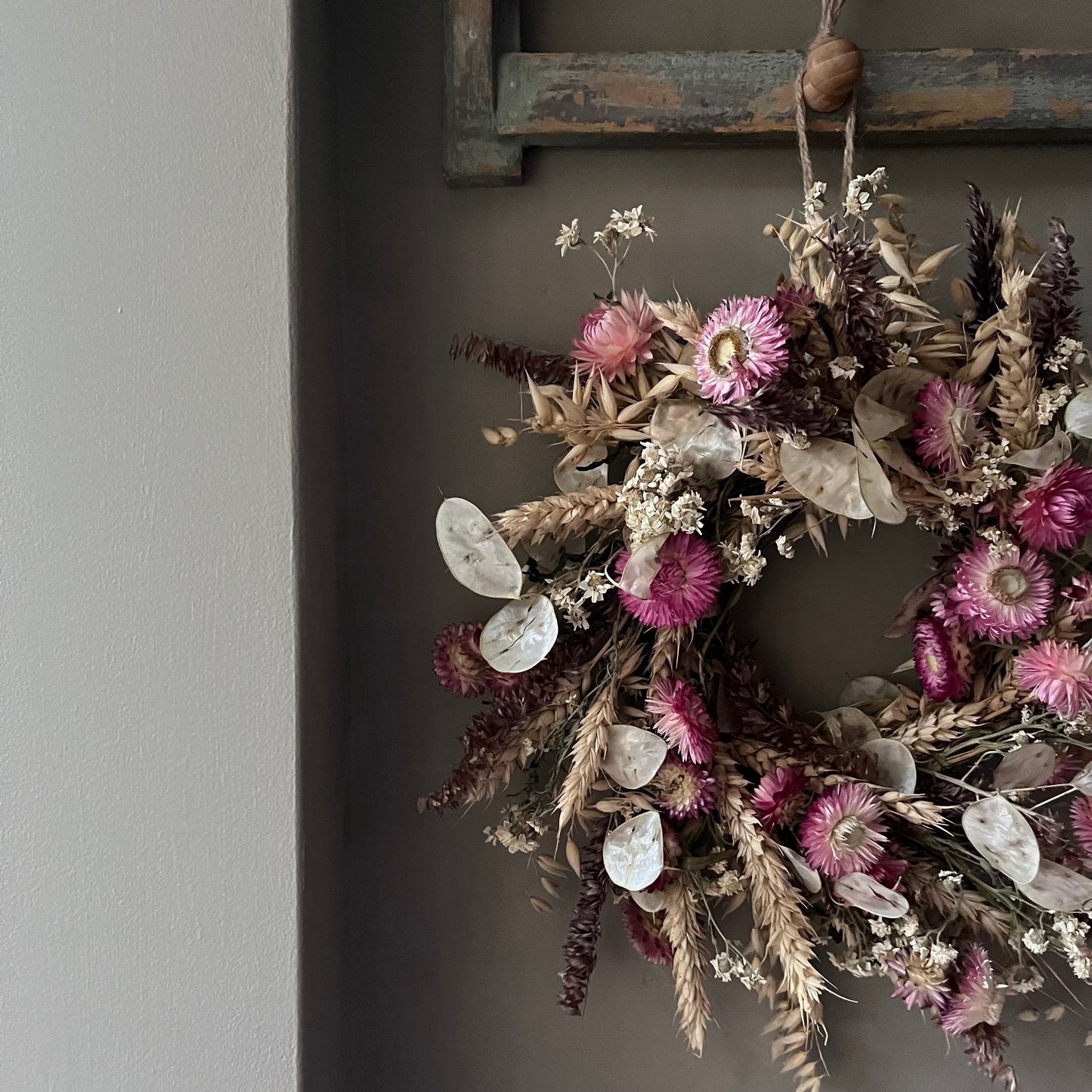 Dried Flower Wreath: Pink Everlasting Floral, Farmhouse Decor (25cm)