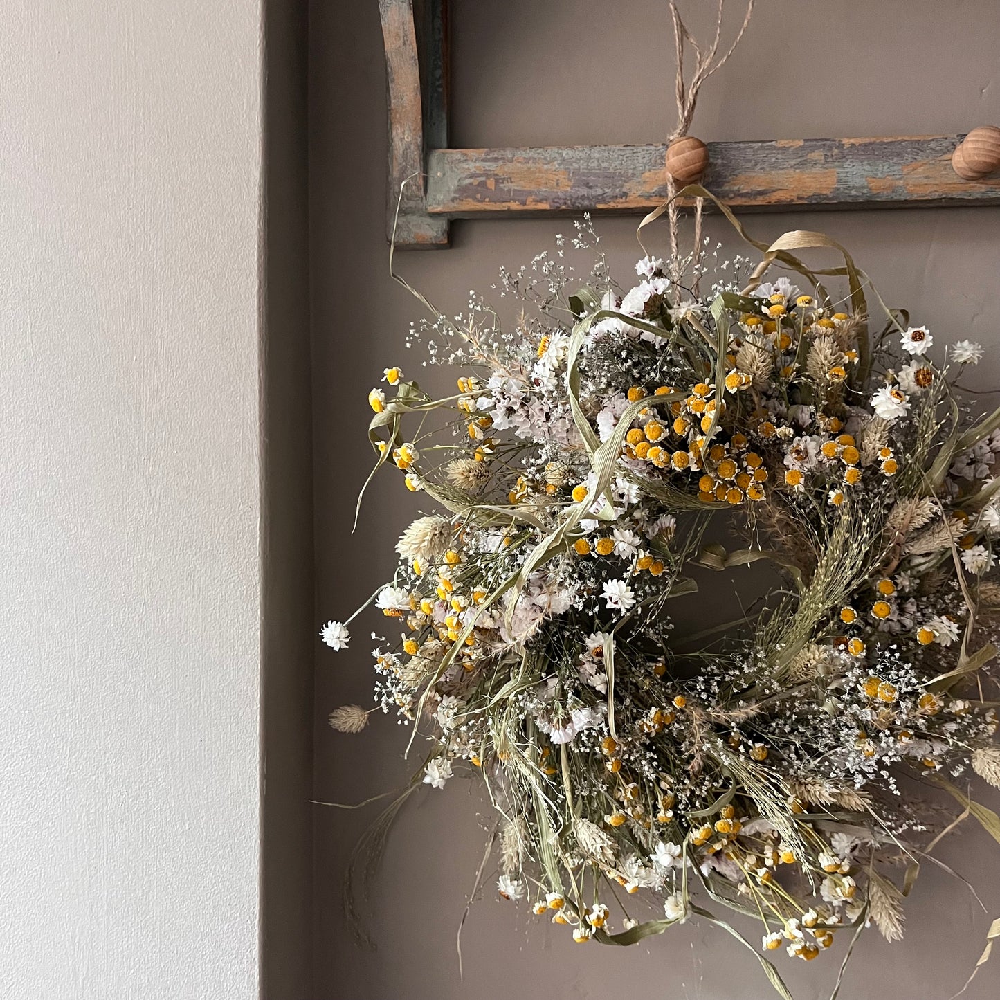 Handcrafted Dried Flower Wreath | Farmhouse Spring Wall Hanging (25cm)
