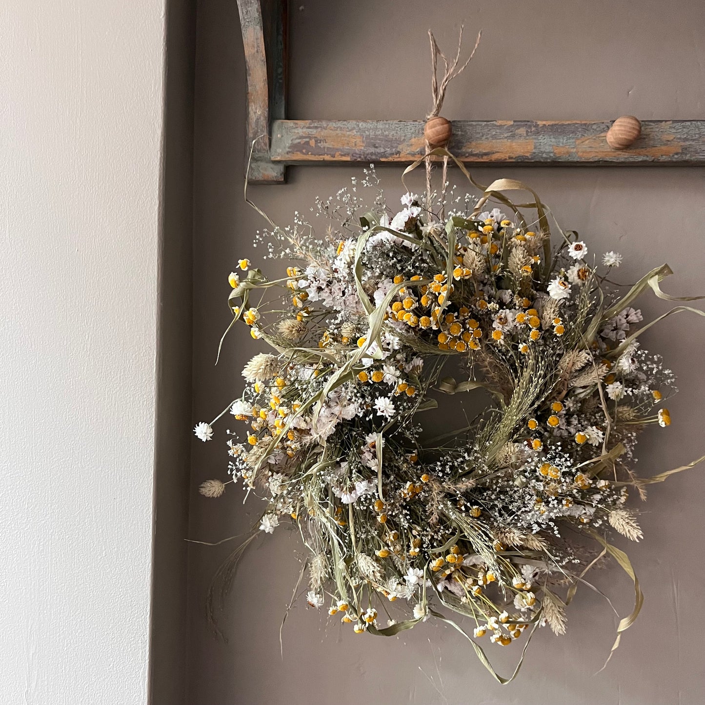 Handcrafted Dried Flower Wreath | Farmhouse Spring Wall Hanging (25cm)