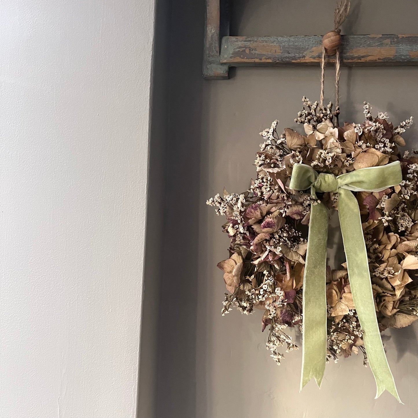 Dried Flower Wreath: Summer Farmhouse Decor, 25x25cm