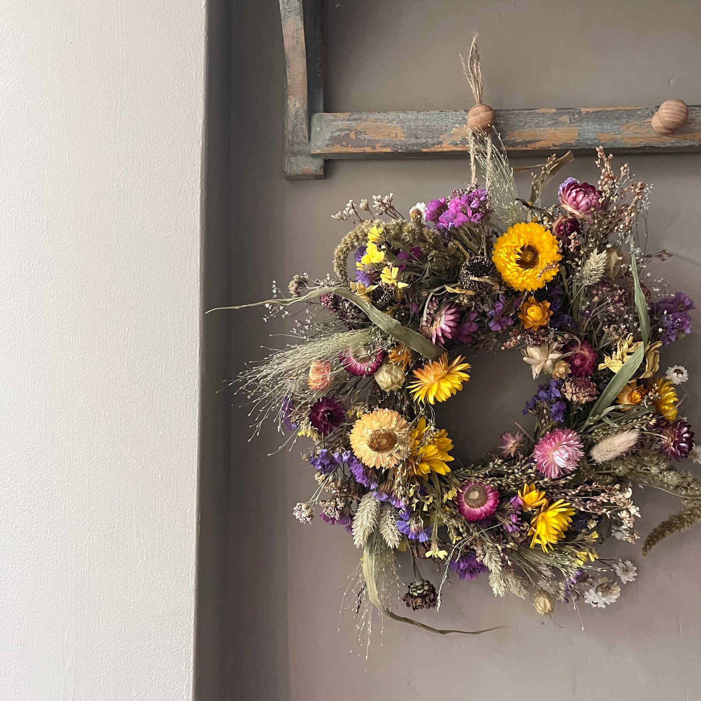 Spring flower wreath | Dried flowers | Farmhouse home | 25cm