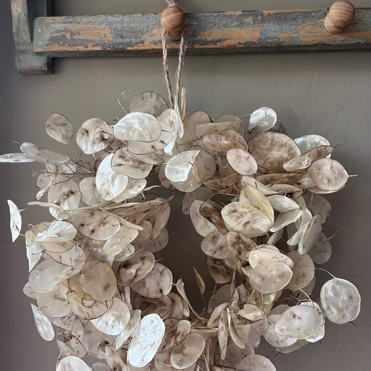 Winter flower wreath | Dried flowers | Farmhouse home | Country living | Seasonal Front door decor | Christmas Farmhouse wreath | 25cm