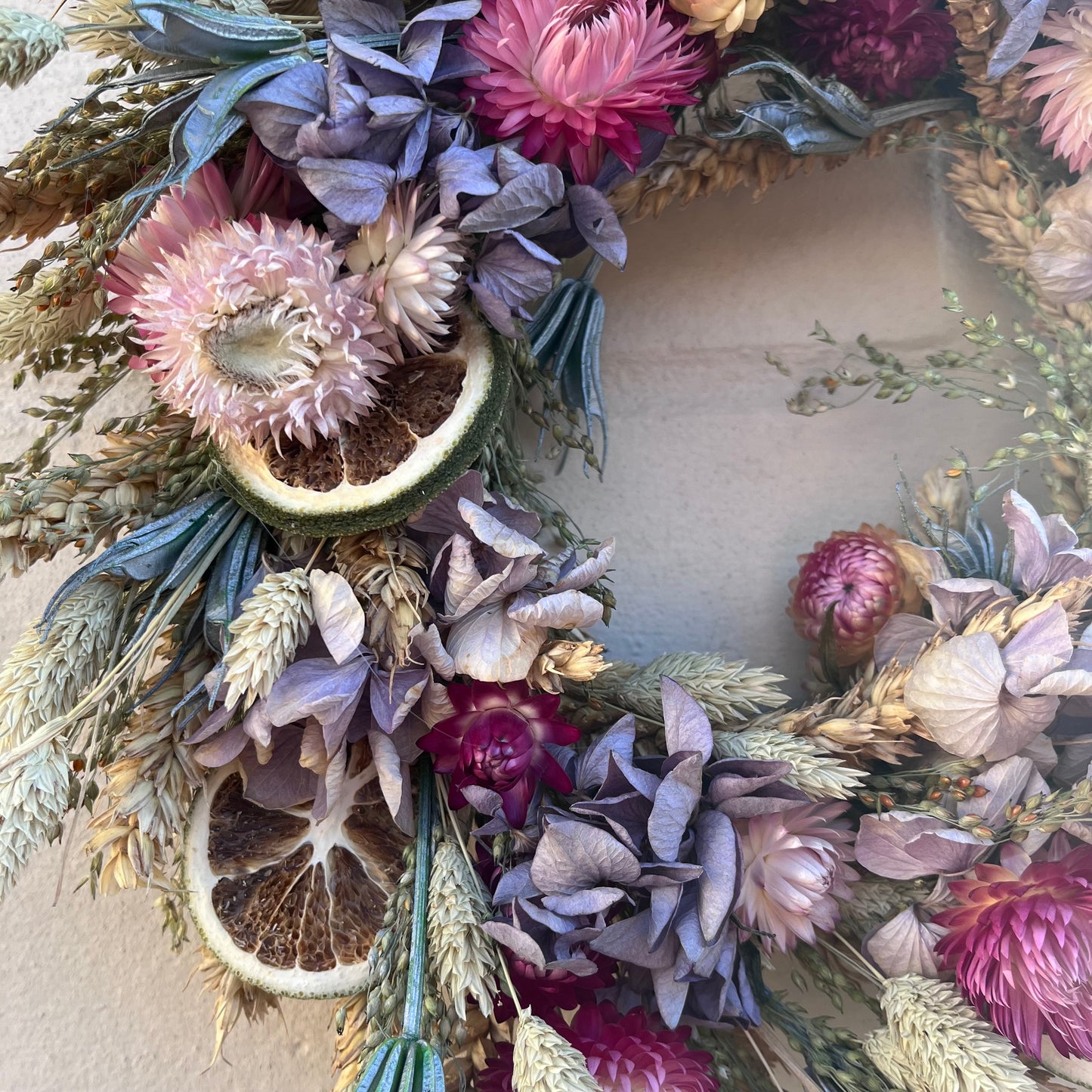 Dried flower wreath | Winter flowers | Farmhouse style | Farmhouse home | Country living | Farmhouse wreath | Winter wreath | 25x25cm