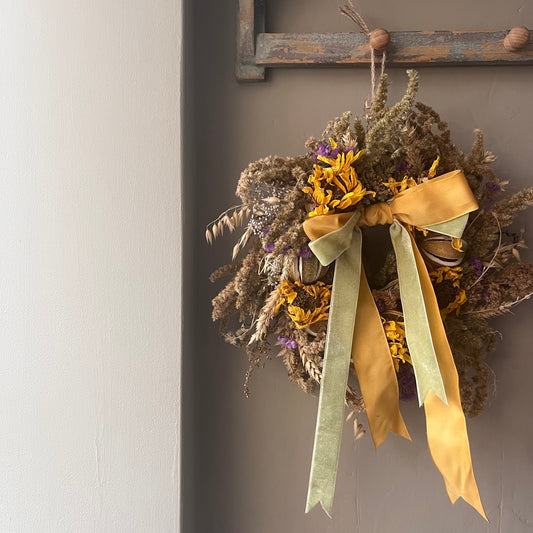 Dried Flower Wreath: Farmhouse Style Everlasting Floral Display 25cm