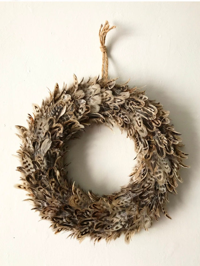 Feather wreath | Wreaths for all occasions | Farmhouse decor | Farmhouse style | Country living | Country theme | Wreath | 32-35cm