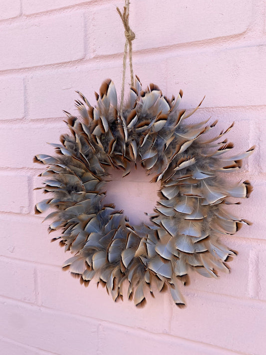Feather wreath | Feather wall art | Farmhouse Christmas | Farmhouse decor | Country wreath | Christmas wreath | Winter home decor | 20-25cm