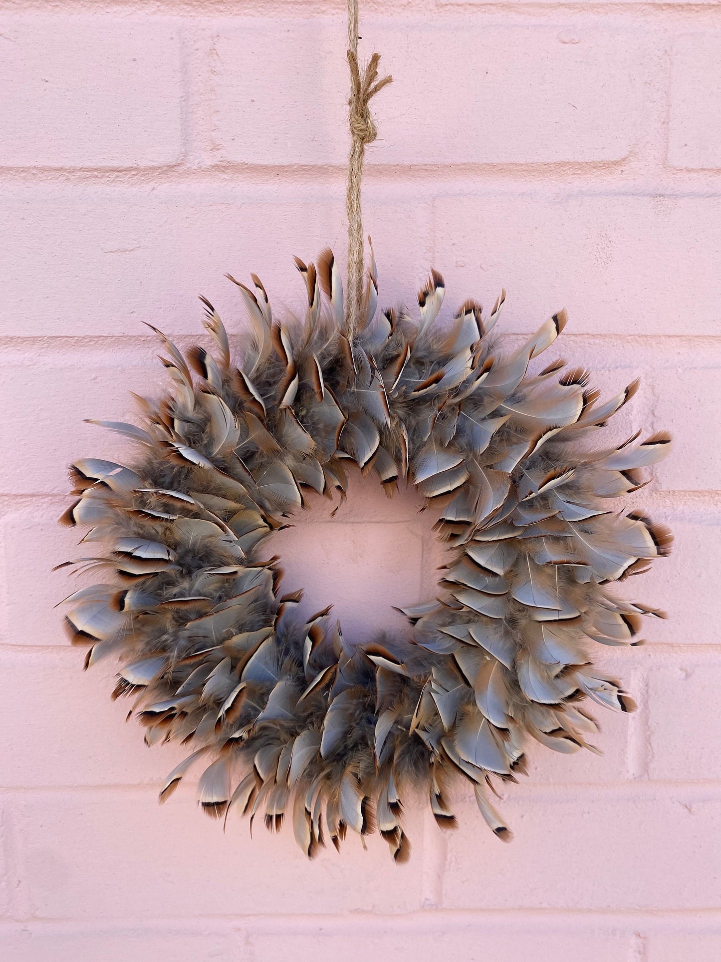 Feather wreath | Feather wall art | Farmhouse Christmas | Farmhouse decor | Country wreath | Christmas wreath | Winter home decor | 20-25cm
