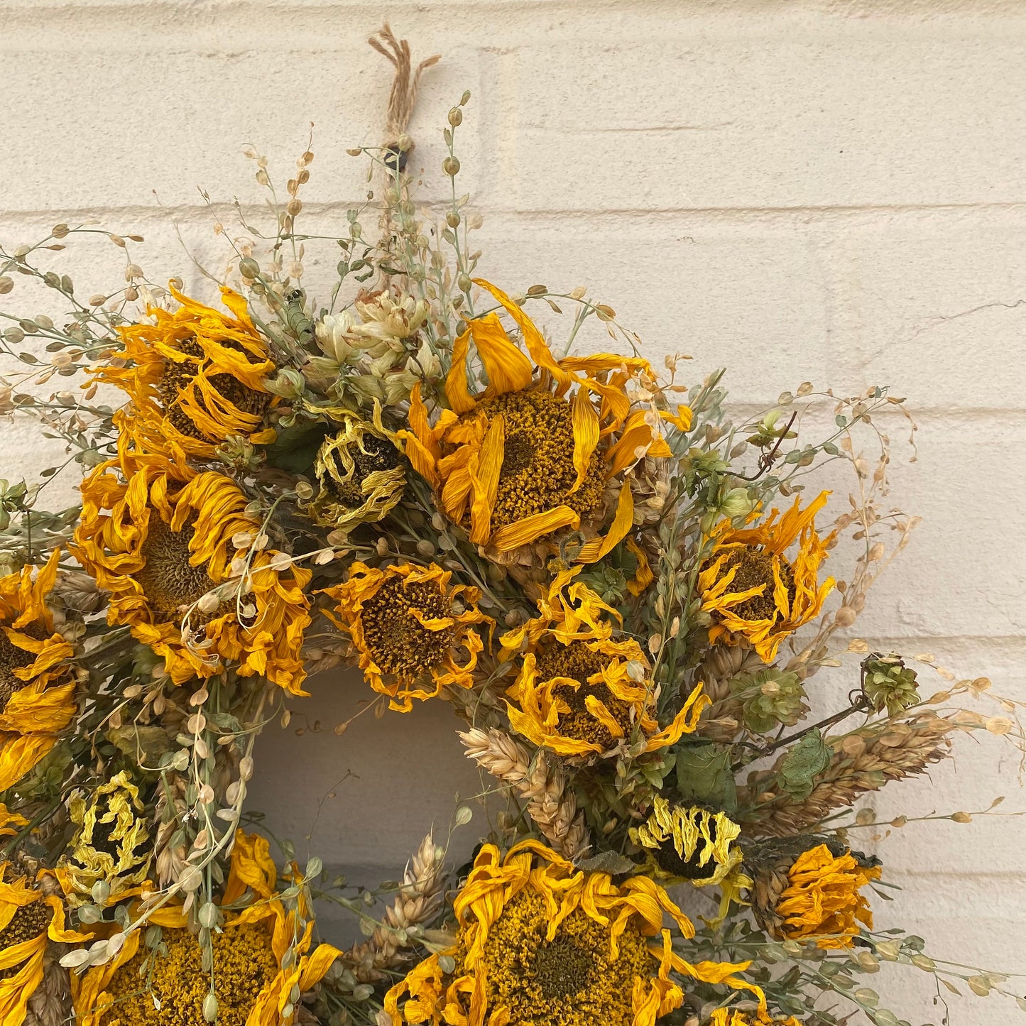 Autumn wreath | Dried flowers | Farmhouse home | Autumnal home styling | Farmhouse wreath | 25x25cm