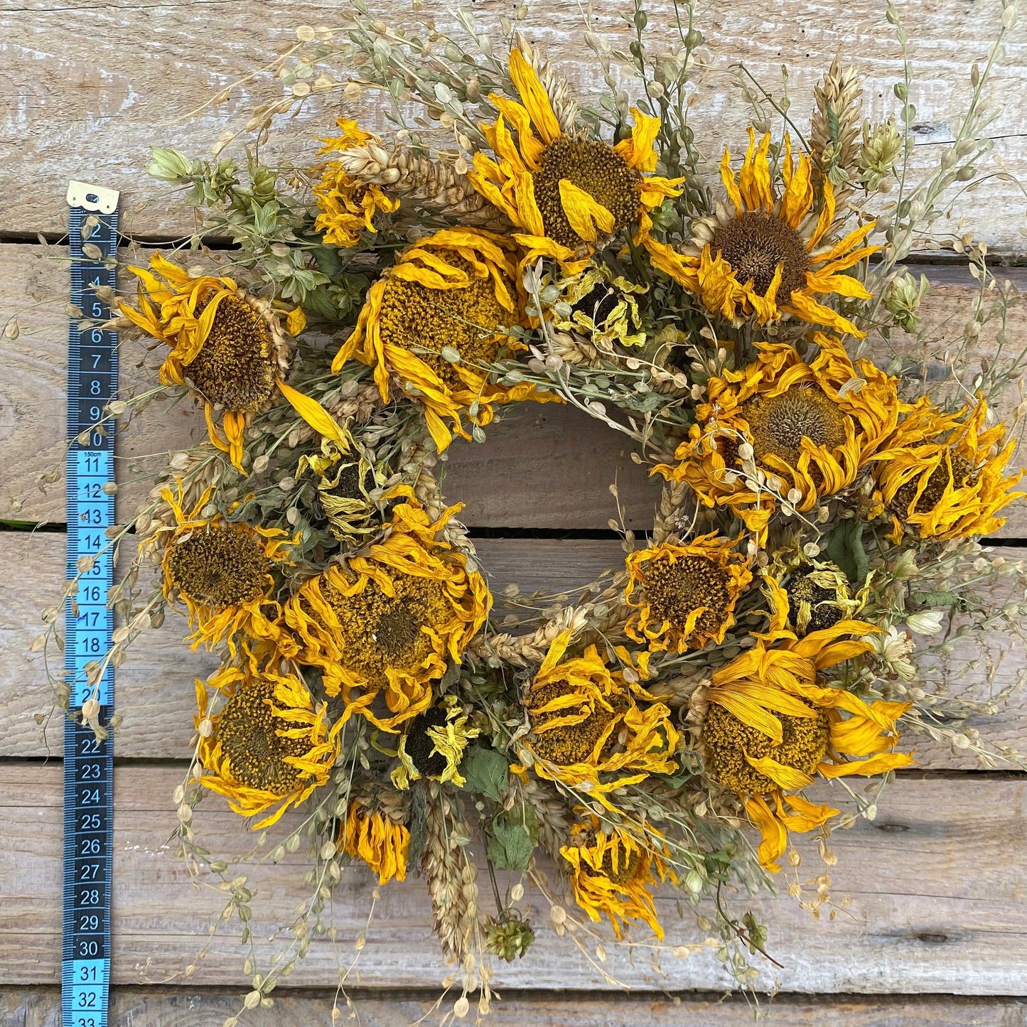 Autumn wreath | Dried flowers | Farmhouse home | Autumnal home styling | Farmhouse wreath | 25x25cm