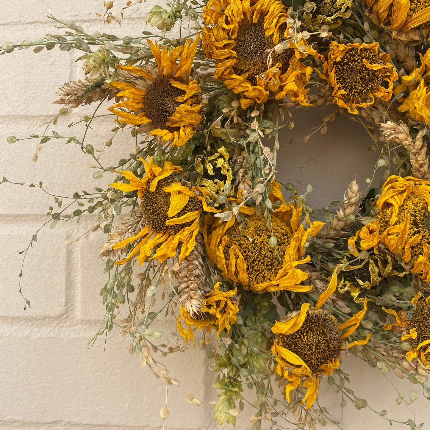 Autumn wreath | Dried flowers | Farmhouse home | Autumnal home styling | Farmhouse wreath | 25x25cm