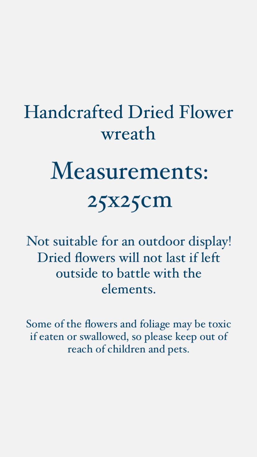 Dried Flower Wreath: Winter Everlasting Floral Decor (25cm)
