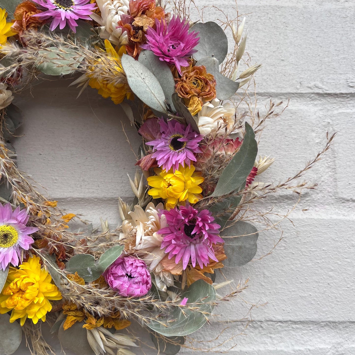 Dried flower wreath | Spring flowers | Farmhouse style | Farmhouse home | Country living | Farmhouse wreath | Pink wreath | 25x25cm