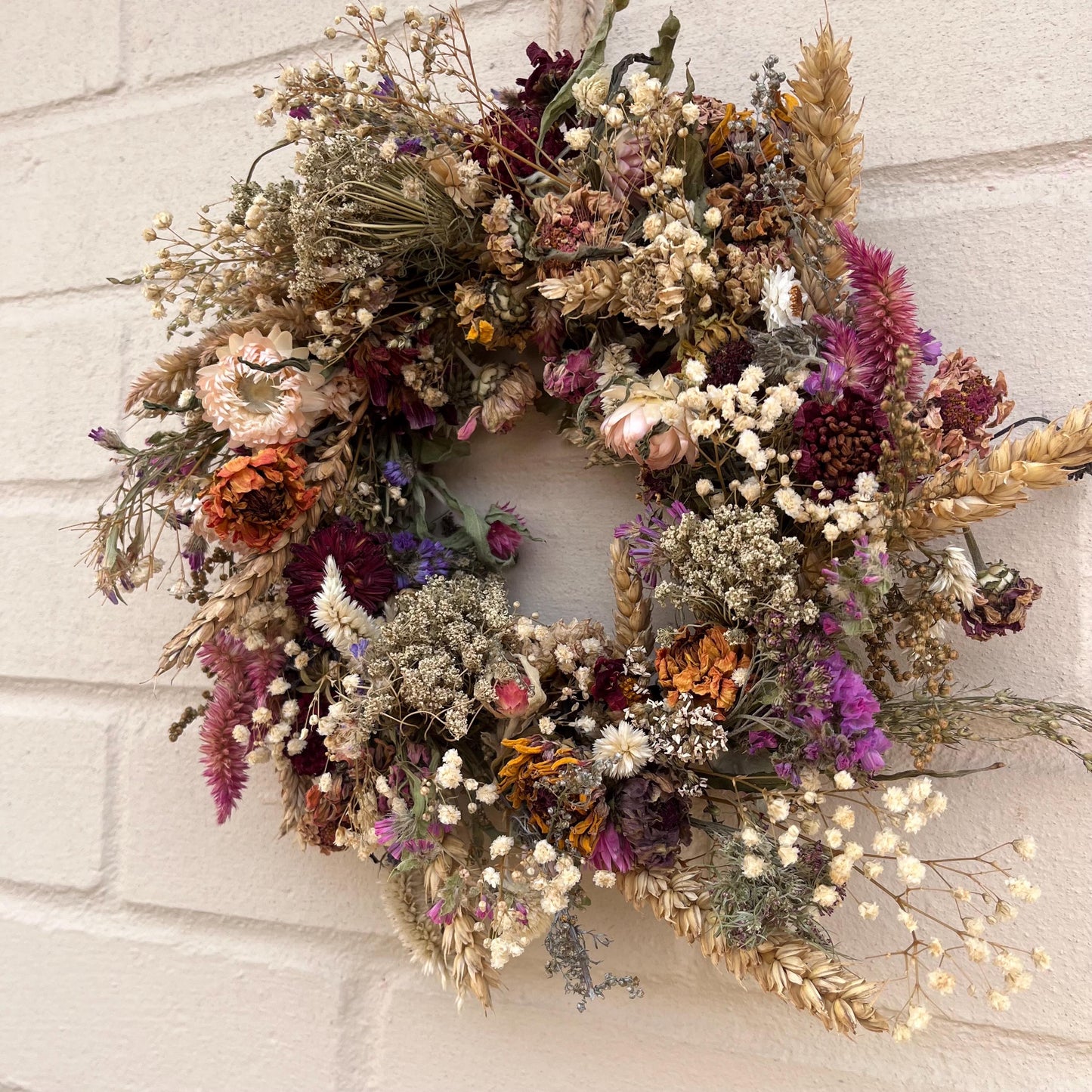 Autumn wreath | Dried flowers | Farmhouse style | Farmhouse home | Country living | Autumnal home styling | Farmhouse wreath | 25x25cm