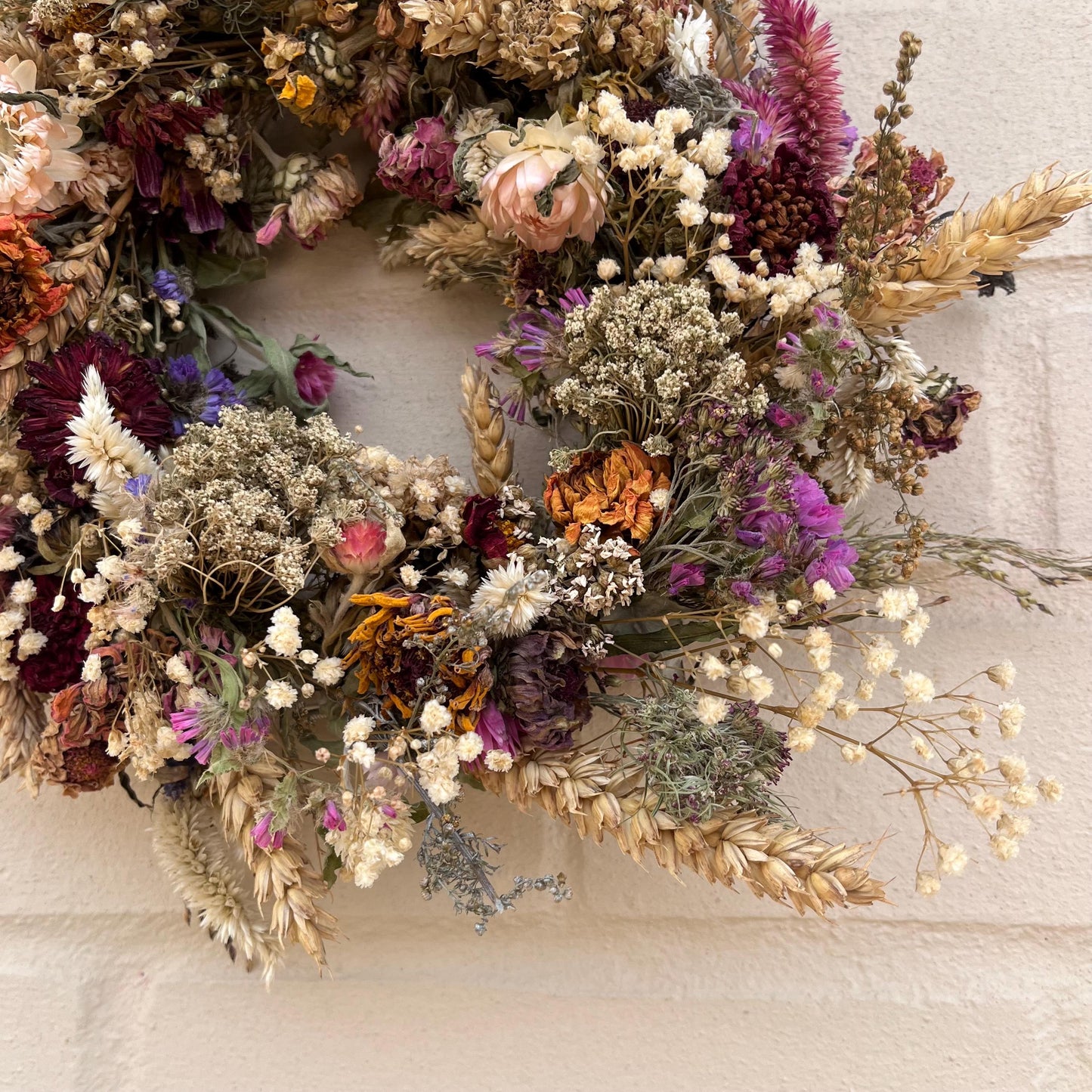 Autumn wreath | Dried flowers | Farmhouse style | Farmhouse home | Country living | Autumnal home styling | Farmhouse wreath | 25x25cm