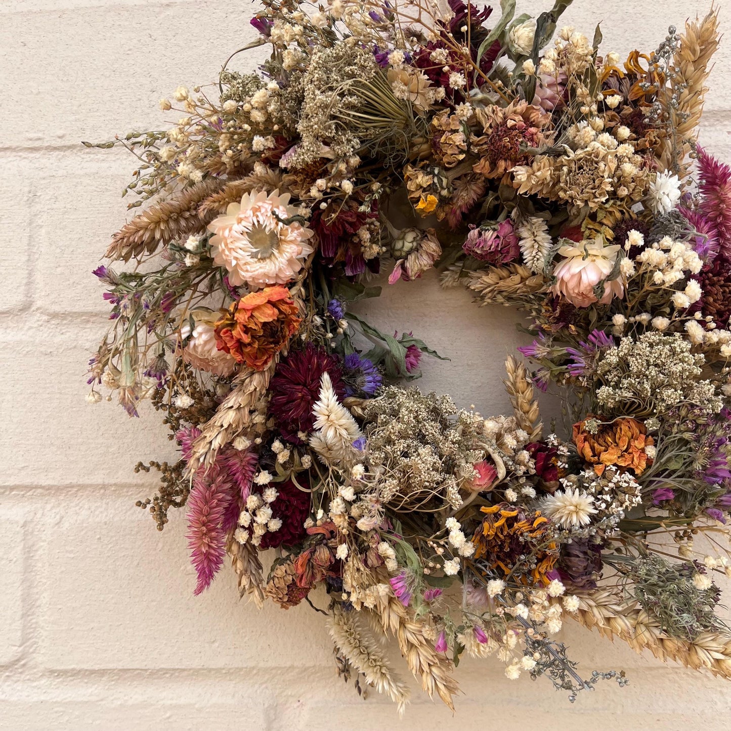 Autumn wreath | Dried flowers | Farmhouse style | Farmhouse home | Country living | Autumnal home styling | Farmhouse wreath | 25x25cm